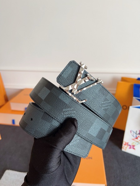 LOUIS VUITTON Dimension Belt-825